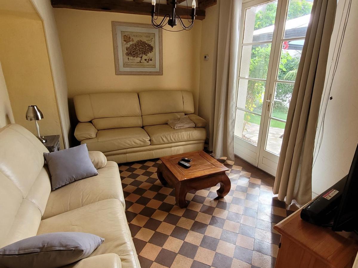 Gîte de la tour de Loire 65 m2 au pied d'une tour du 17ème Mer Esterno foto