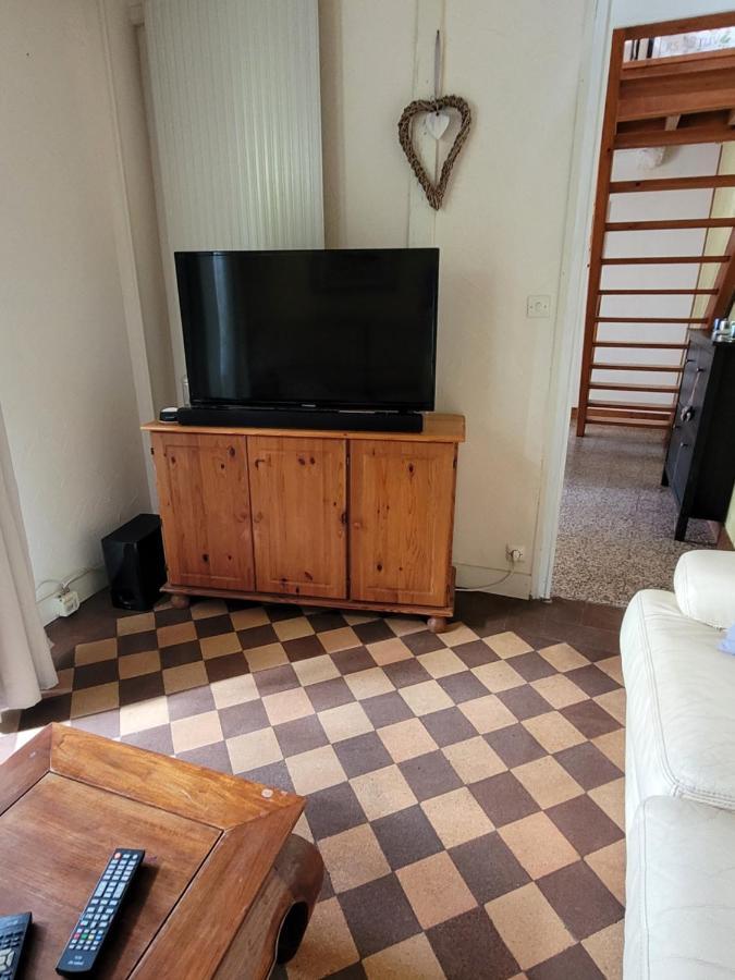 Gîte de la tour de Loire 65 m2 au pied d'une tour du 17ème Mer Esterno foto