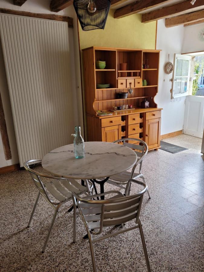 Gîte de la tour de Loire 65 m2 au pied d'une tour du 17ème Mer Esterno foto