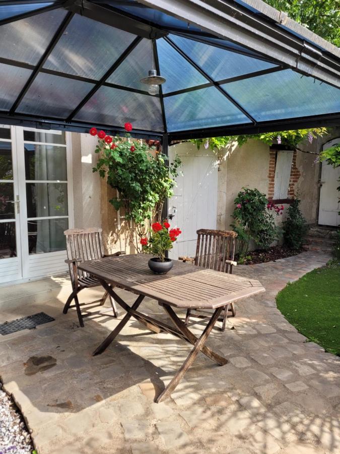 Gîte de la tour de Loire 65 m2 au pied d'une tour du 17ème Mer Esterno foto
