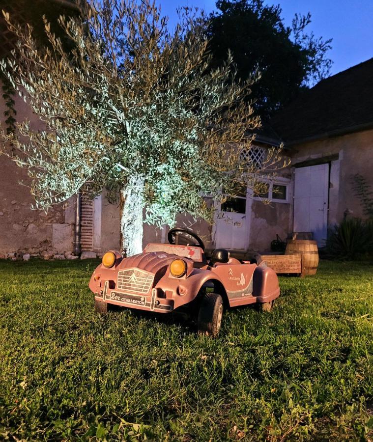 Gîte de la tour de Loire 65 m2 au pied d'une tour du 17ème Mer Esterno foto