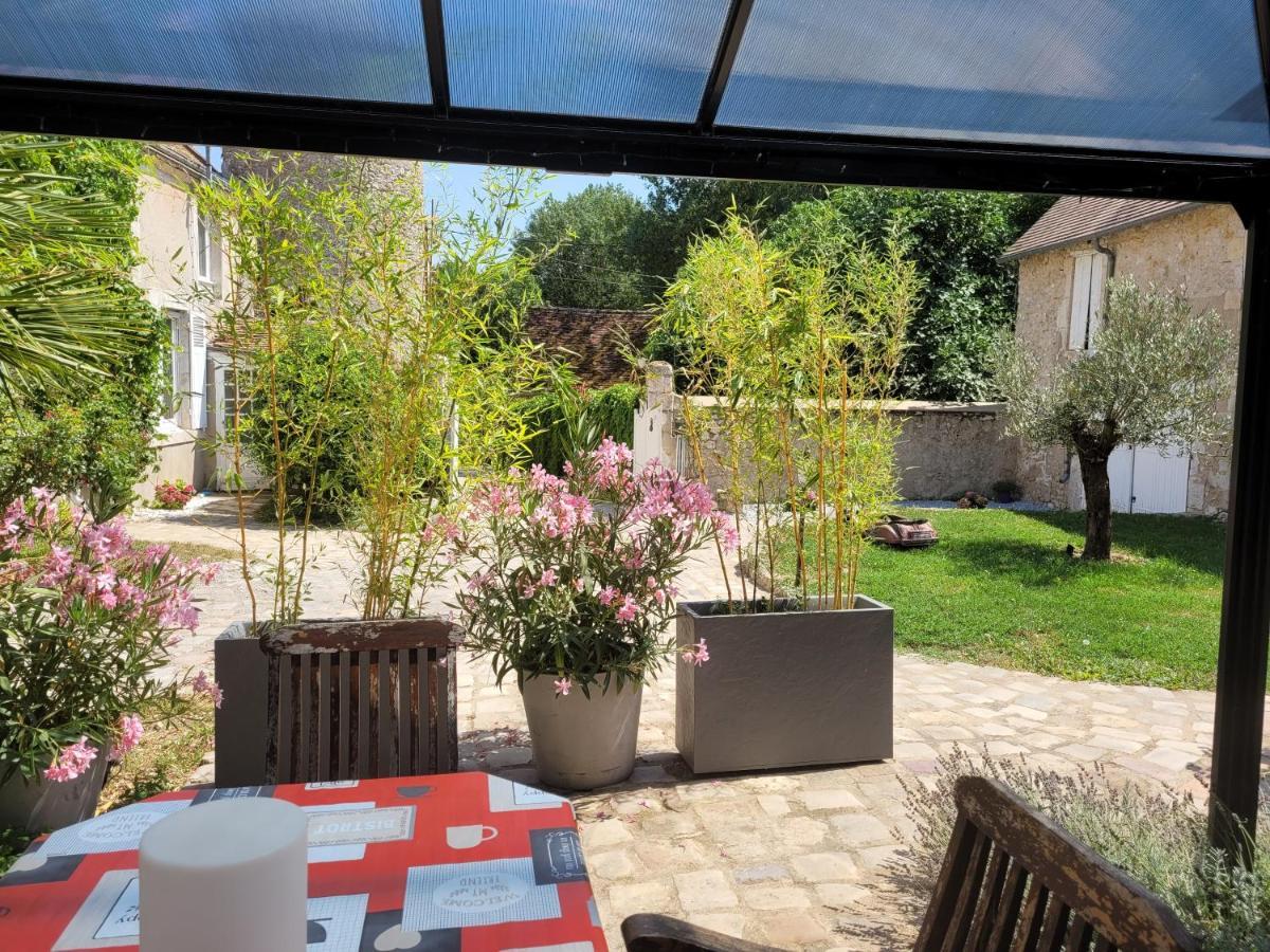Gîte de la tour de Loire 65 m2 au pied d'une tour du 17ème Mer Esterno foto