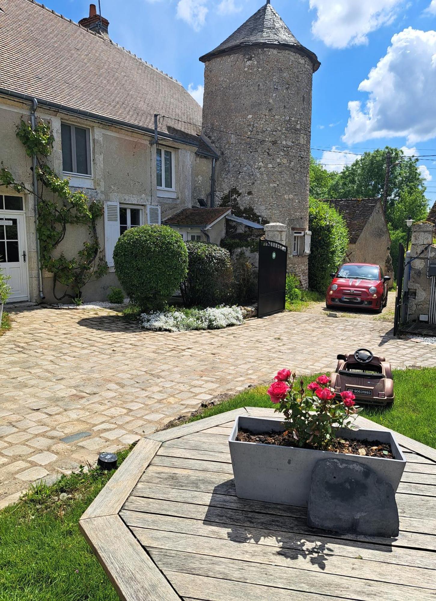 Gîte de la tour de Loire 65 m2 au pied d'une tour du 17ème Mer Esterno foto