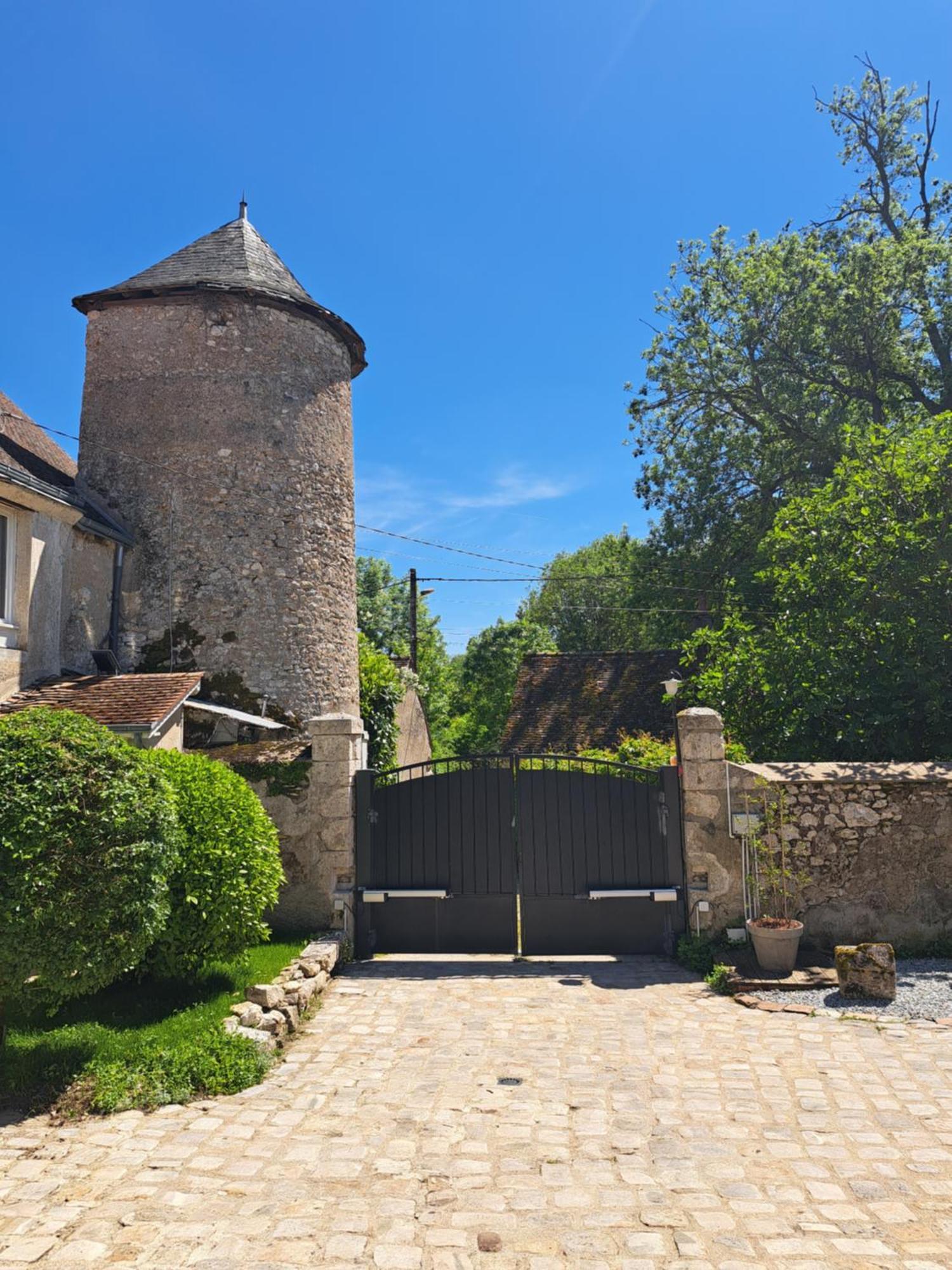 Gîte de la tour de Loire 65 m2 au pied d'une tour du 17ème Mer Esterno foto