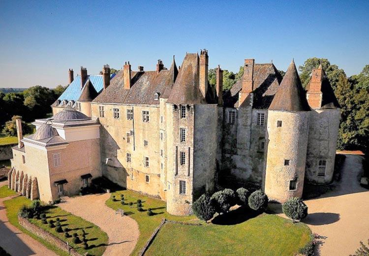 Gîte de la tour de Loire 65 m2 au pied d'une tour du 17ème Mer Esterno foto